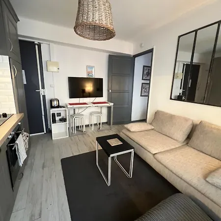 F2 Climatise Centre St Raphael Plages 900 M Et Gare Saint-Raphael (Var)