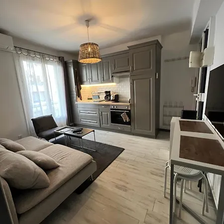 F2 Climatise Centre St Raphael Plages 900 M Et Gare شقة