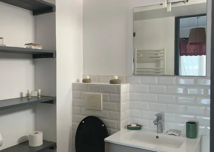 F2 Climatise Centre St Raphael Plages 900 M Et Gare * Saint-Raphaël