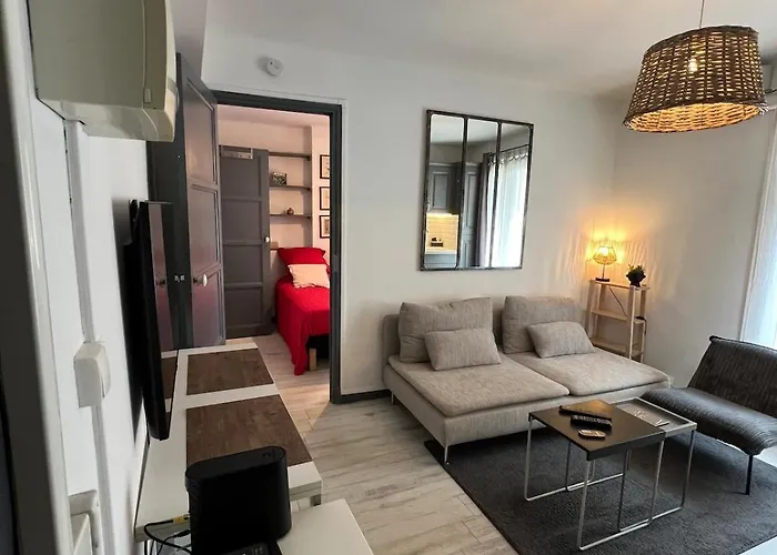 F2 Climatise Centre St Raphael Plages 900 M Et Gare