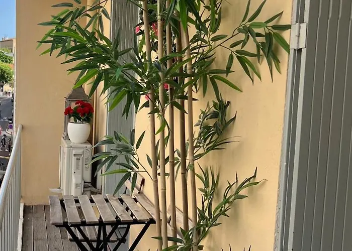 F2 Climatise Centre St Raphael Plages 900 M Et Gare * Saint-Raphaël